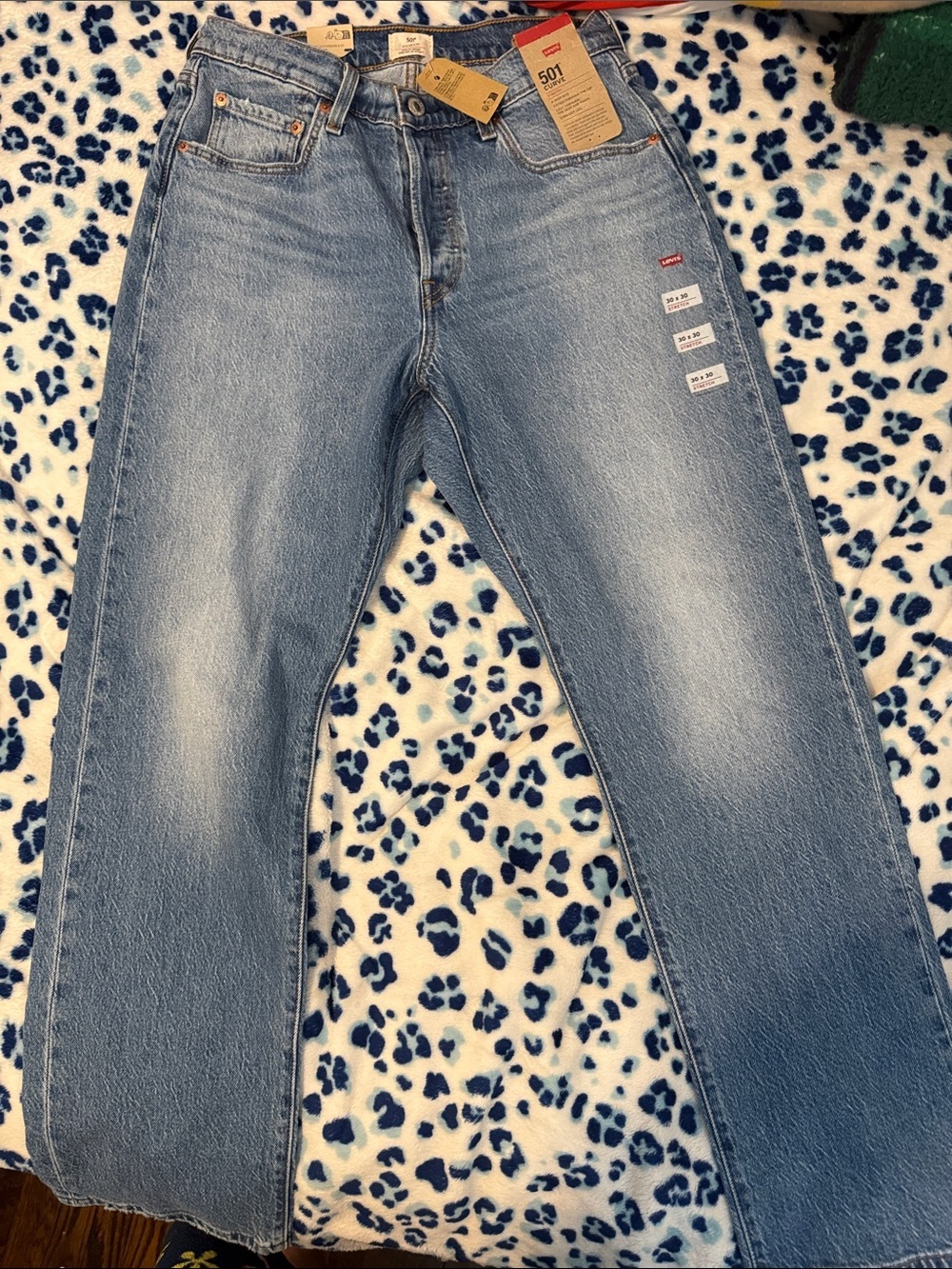 Levi's Women's Straight Leg Jeans in Light Blue Wash size 30